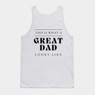 This Is What A Great Dad Looks Like. Classic Dad Design for Fathers Day. Tank Top